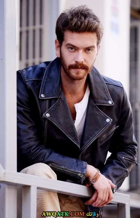 بوستر الفنان التركي أنجين أوزتورك