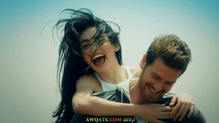 صورة الفنان أنجين أوزتورك مع الفنانة هازار