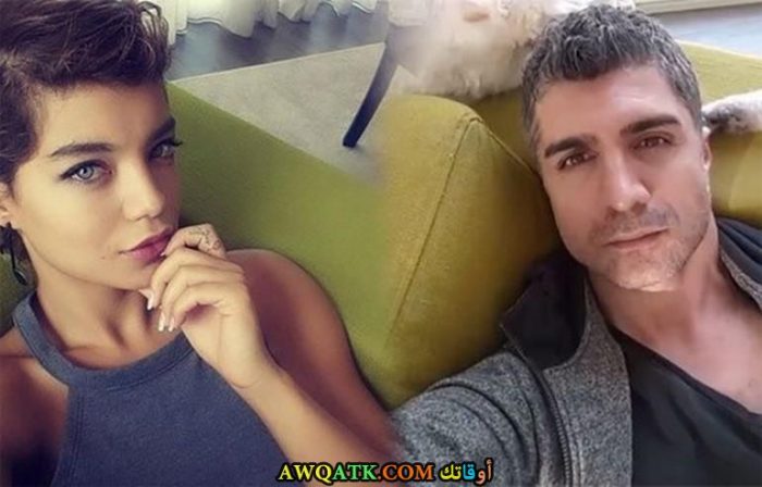 صورة عائلية للفنان التركي أوزجان دينيز مع حبيبته