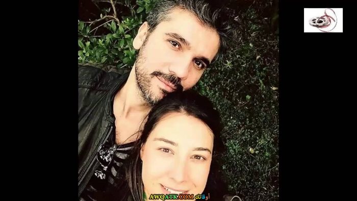 صورة الفنان التركي أفوك شين وزوجته
