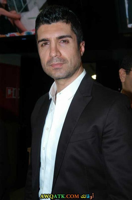 صورة للفنان أوزجان دينيز