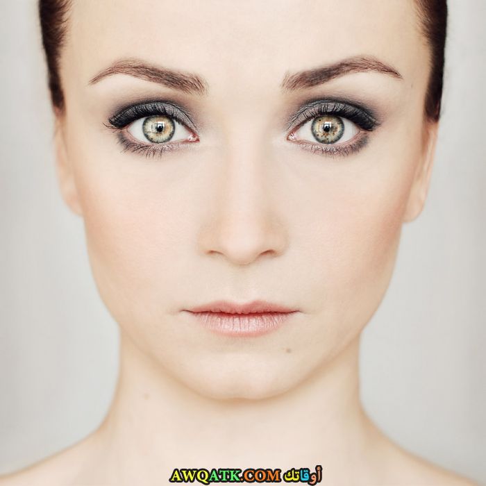 بوستر الفنانة التركية باشاك دشمان