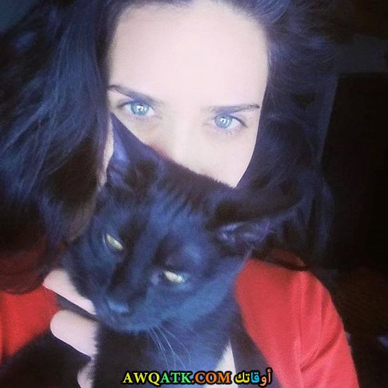 بنجي أوزتورك مع قطتها