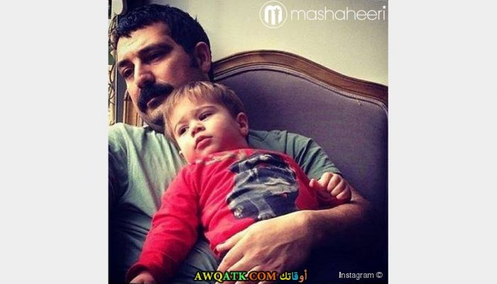 أحدث وأجدد صورة للفنان التركي بولنت إينال مع ابنه 