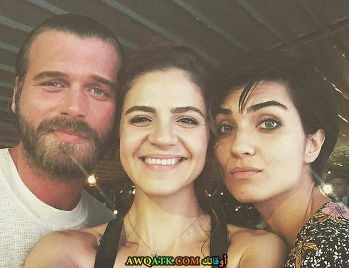 صورة الفنانة توبا بويوكستون 2017 مع جسور (كيفانش)