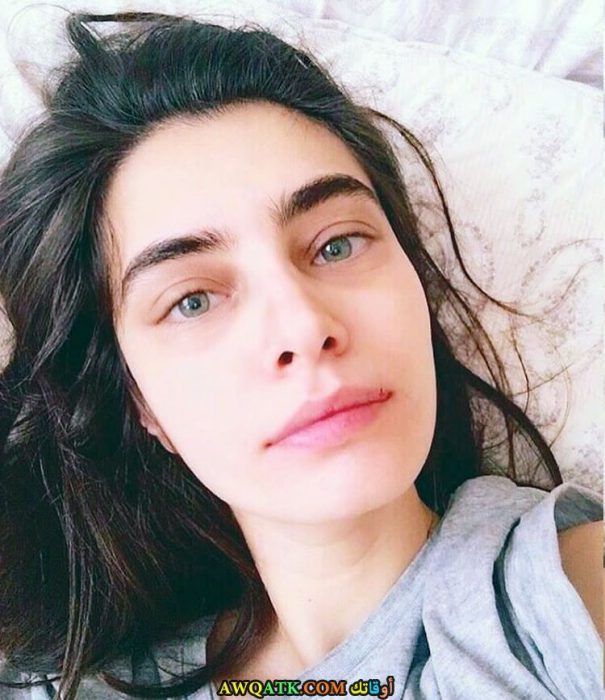 صورة سيلفي لتولين يازكان