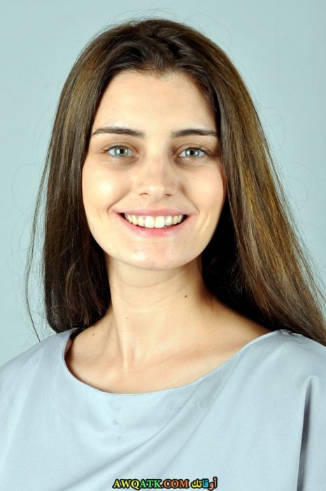 بوستر الفنانة التركية تولين يازكان