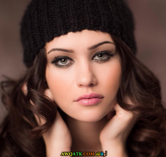 بوستر الفنانة التركية داملا اصلان الب