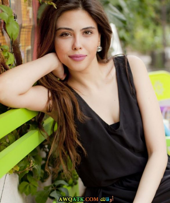 صورة للفنانة ديلارا أكسوييك