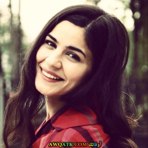 بوستر الفنانة التركية زينب شامجي