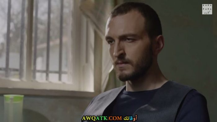 صورة قديمة ورائعة للنجم التركي سايجين سويسال