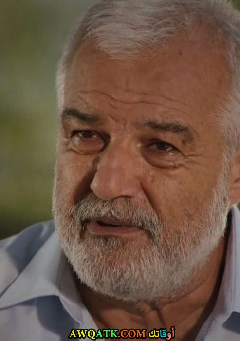 صورة الفنان التركي سردار جوكهان داخل عمل