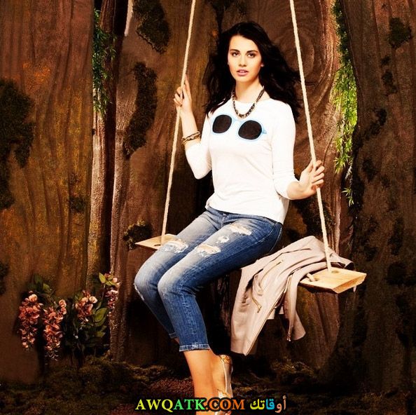 بوستر الفنانة التركية سيزغي سينا اكاي