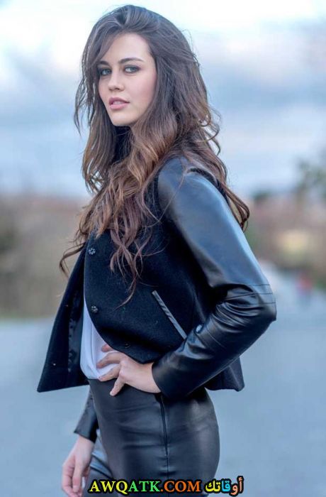 أحدث صورة للفنانة التركية سيزغي سينا اكاي