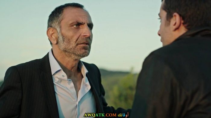 صورة الفنان التركي غوركان أويغون من مسلسل وادي الذئاب