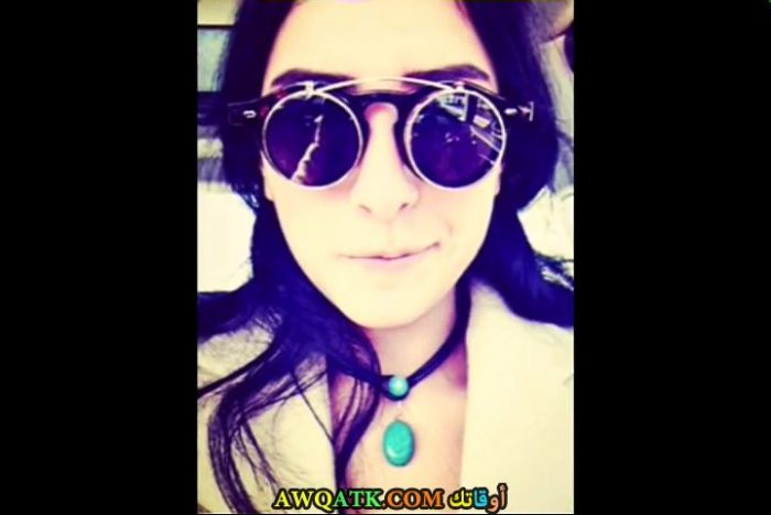 صورة سيلفي للفنانة هازار موتان