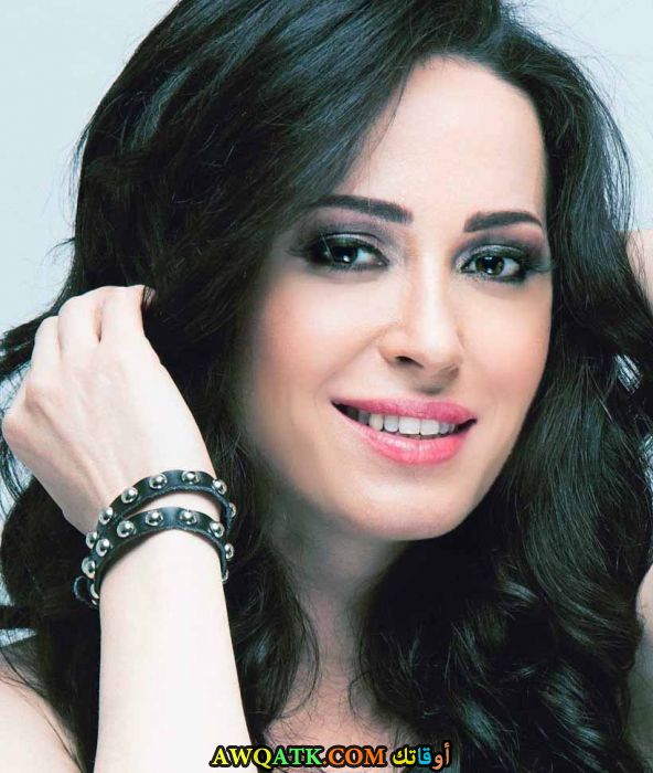 أحلى وأروع بوستر للفنانة التركية الجميلة افريم دوغان