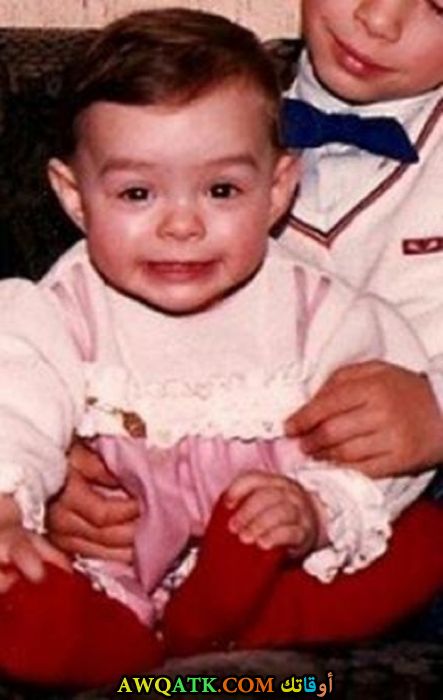 صورة الفنانة التركية اوزجي اوزبيرك وهي طفلة صورة قديمة نادرة