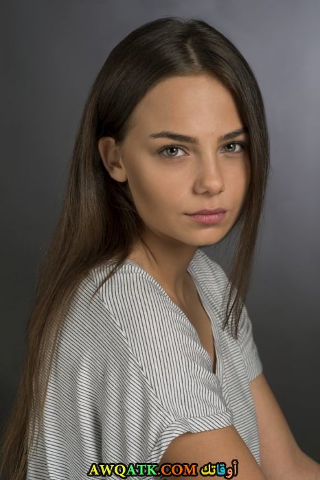 بوستر الفنانة التركية بهار شاهين