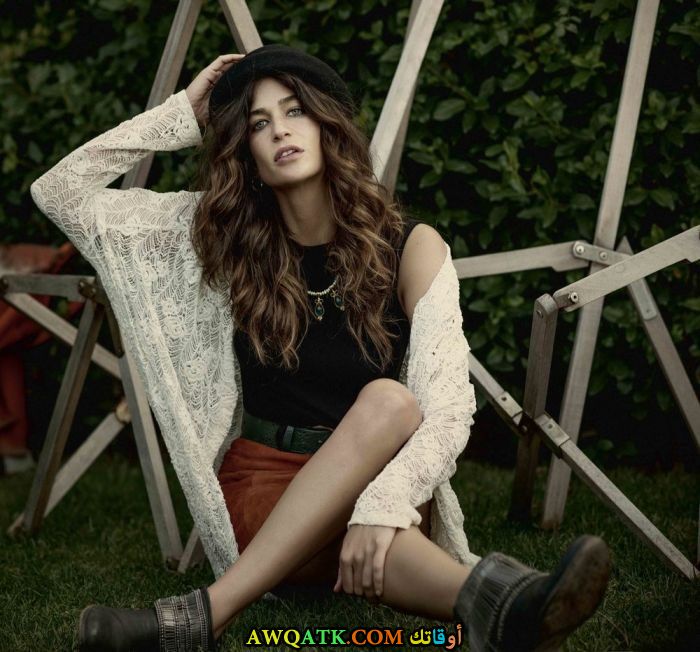 أحلى وأروع بوستر للفنانة التركية الجميلة بيراك توزون اتاش