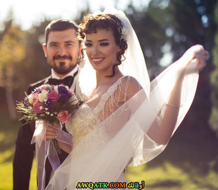 صورة الفنانة التركية سيدا باكان وزوجها