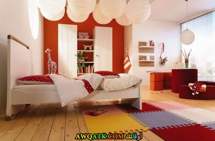 غرفة نوم شيك باللون الأحمر