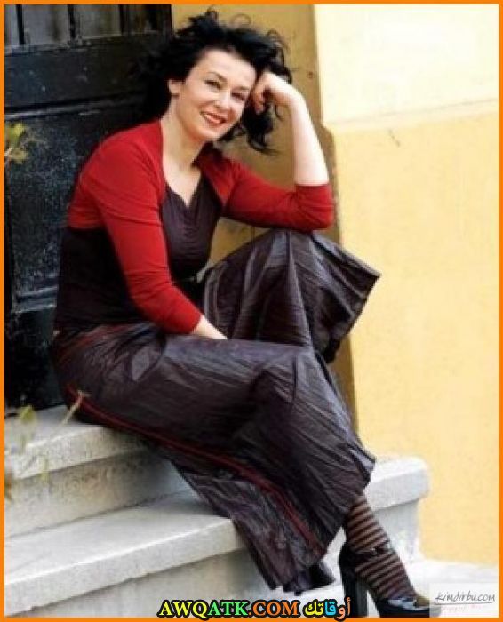 بوستر الفنانة التركية لاتشين جيلان