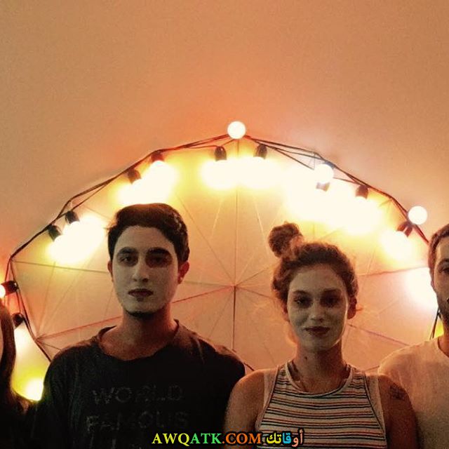 صورة عائلية للفنان التركي محمد أوزان مع حبيبته الممثلة ميليسا