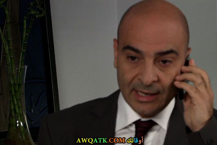 صورة الفنان التركي مراد دالتابان داخل عمل