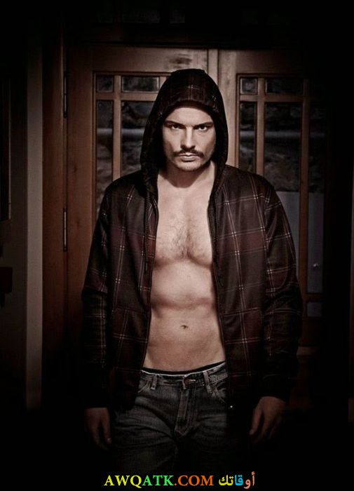 بوستر الفنان التركي هاكان إراتيك