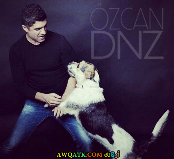صورة للفنان أوزجان دينيز