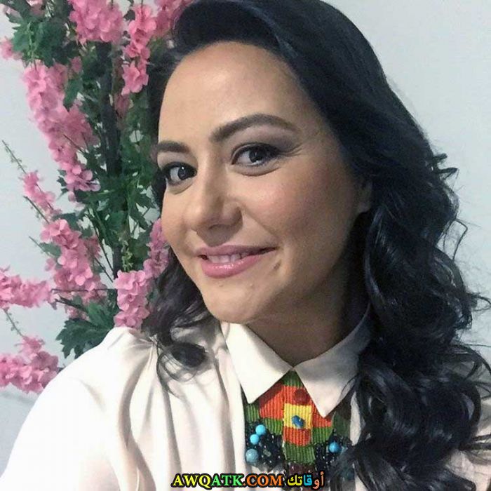 صورة للفنانة إيزجي سيرتل