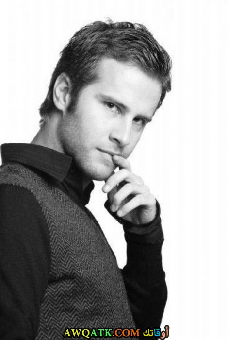 بوستر الفنان التركي اوزجور تشفيك