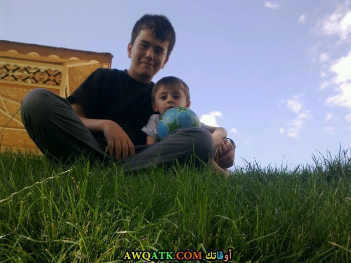 صورة الفنان التركي اوزجور تشفيك وهو طفل صورة قديمة نادرة