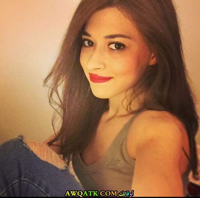 صورة روعة للفنانة ايبك اوزجان