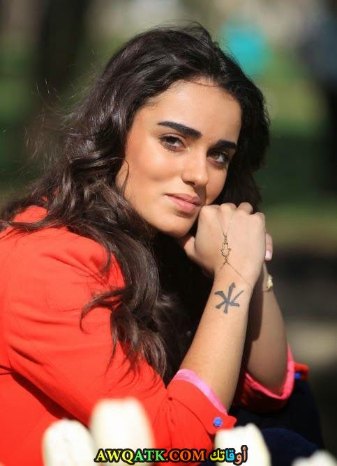 صورة للفنانة بستمسو أوزدمير