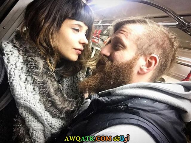 صورة عائلية للفنانة سيلين سيفين مع حبيبها