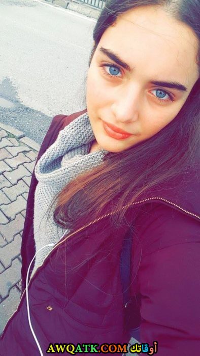 صورة للفنانة شاغلا شيمشيك