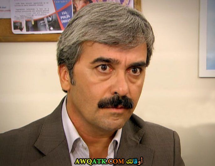 صورة جديدة للنجم التركي صبري أوزمنير
