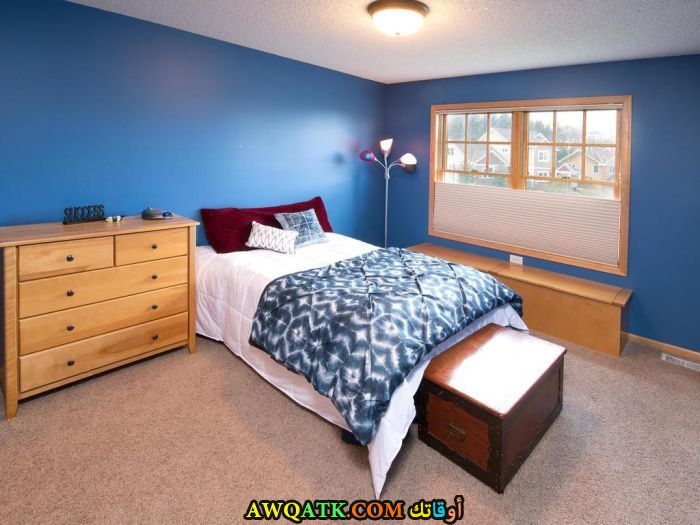غرفة نوم باللون الأزرق روعة