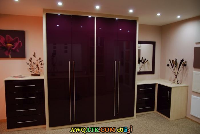 غرفة نوم باللون الموف جميلة