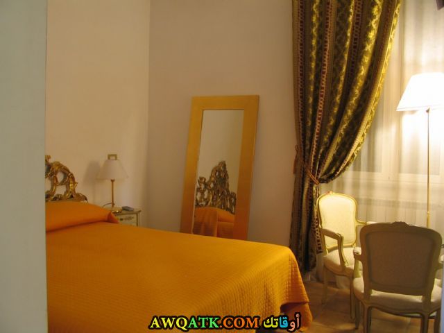 غرفة نوم باللون البرتقالي روعة