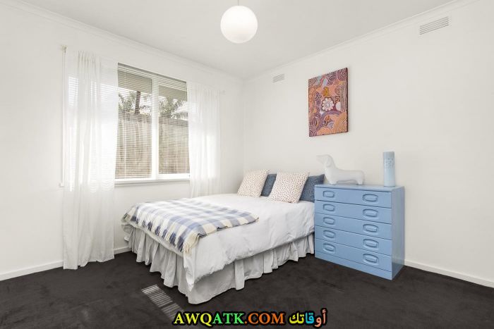 غرفة نوم جميلة بيضاء