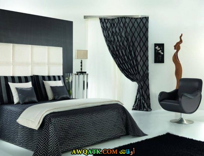 غرفة نوم سوداء جميلة 