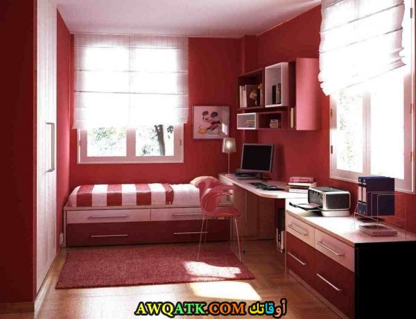 غرفة نوم حمراء وروعة