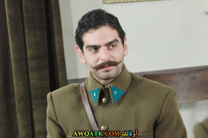 صورة الفنان التركي محمد علي نور اوغلو داخل عمل