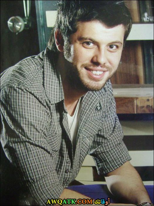 أحدث صورة للفنان التركي يوسف اكغون