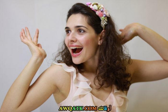 أحلى وأروع بوستر للفنانة التركية الجميلة ﺩﻳﻼ ﺍﻛﺒﺎﺵ