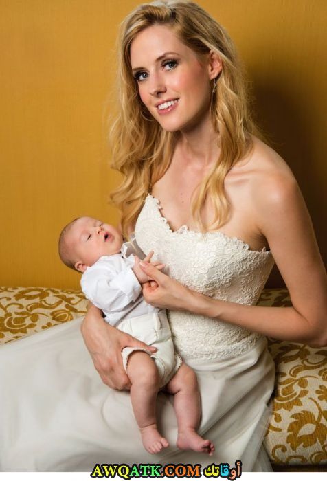 صورة الفنانة التركية ﻭﻳﻠﻤﺎ ﺇﻳﻠﻴﺲ مع ابنها