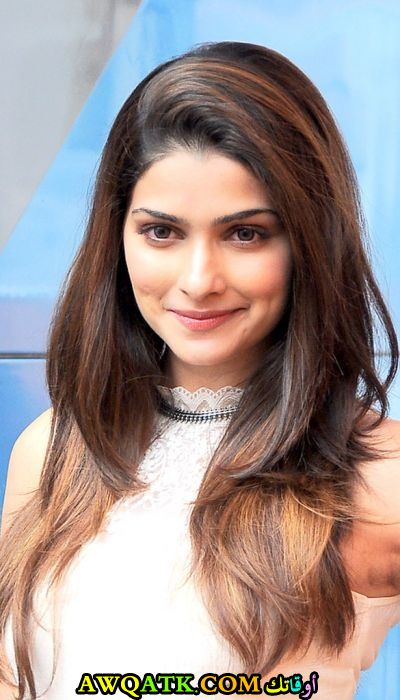 بوستر الفنانة الهندية براتشي ديساي